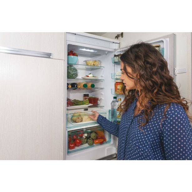 HLADILNIK IN ZAMRZOVALNIK CANDY CBT5518DW