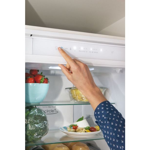 HLADILNIK IN ZAMRZOVALNIK CANDY CBT5518DW