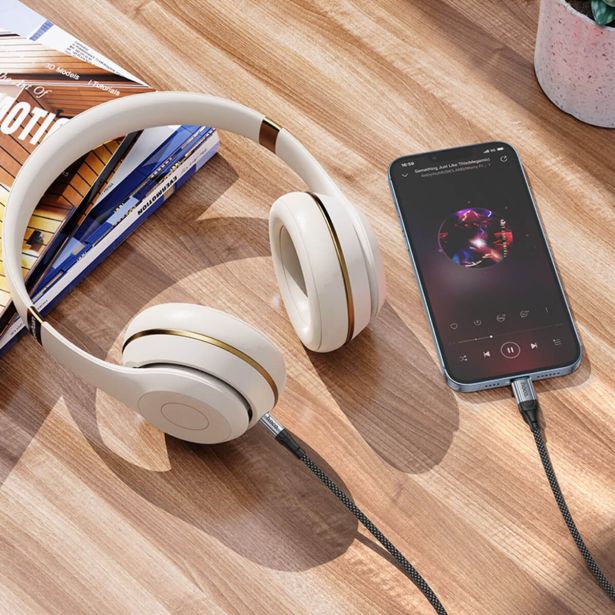 HOCO AUX KABEL UPA26 IZ LIGHTNING NA 3.5 MM (1M) ČRN