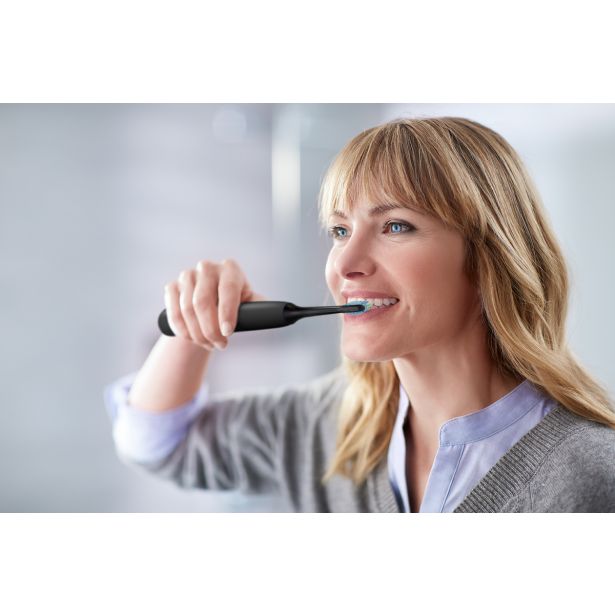 ELEKTRIČNA ZOBNA ŠČETKA SONICARE HX6830/35 DVOJNO PAKIRANJE