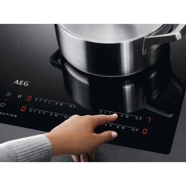 INDUKCIJSKA PLOŠČA AEG IKE74441IB