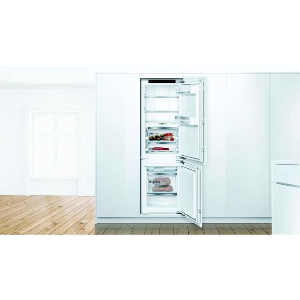 HLADILNIK IN ZAMRZOVALNIK BOSCH KIF86PF30