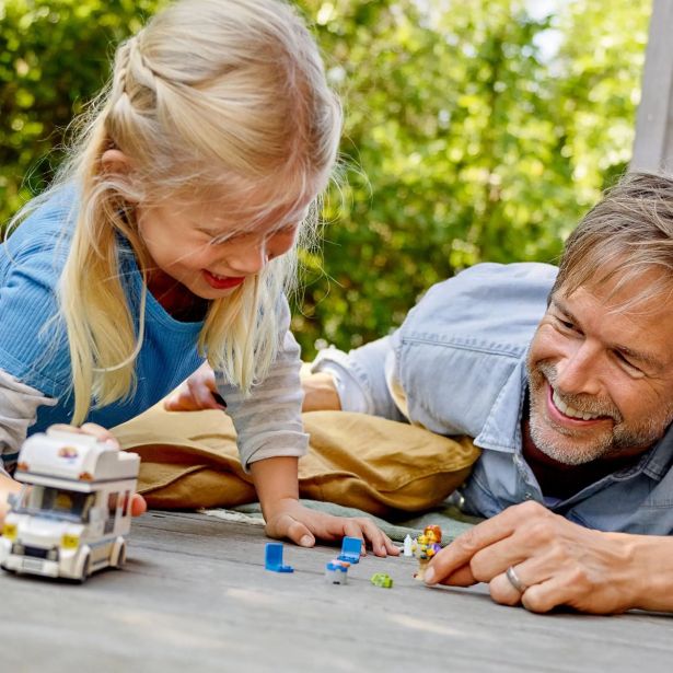 KOCKE LEGO CITY POČITNIŠKI AVTODOM 60283