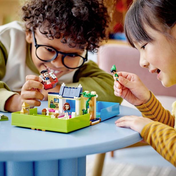 KOCKE LEGO DISNEY KNJIGA PUST. ZGODB PETRA PANA IN WENDY 43220