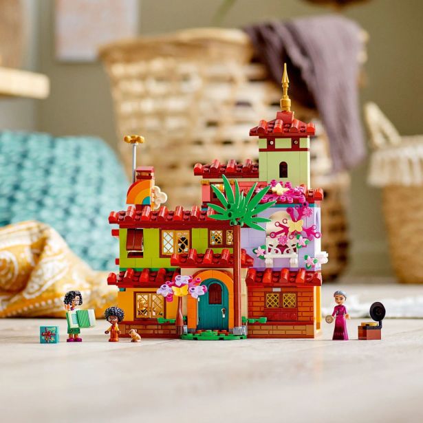 KOCKE LEGO DISNEY PRINCESS HIŠA MADRIGAL 43202