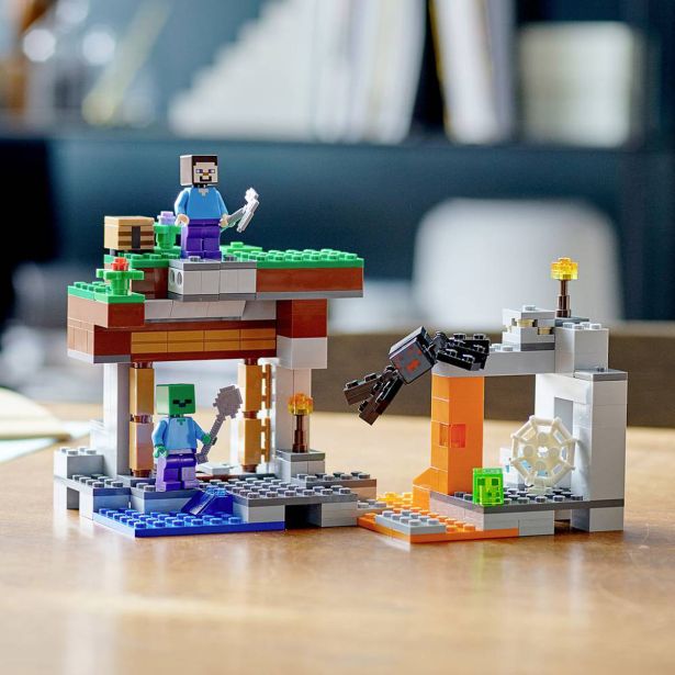 KOCKE LEGO MINECRAFT OPUŠČENI RUDNIK 21166