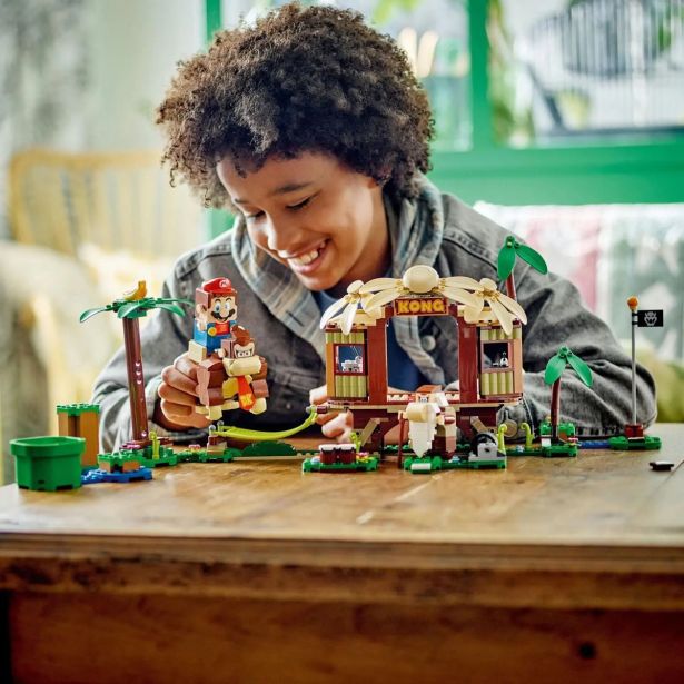 KOCKE LEGO RAZŠIRITVENI KOMPLET DONKEY KONGOVA HIŠA