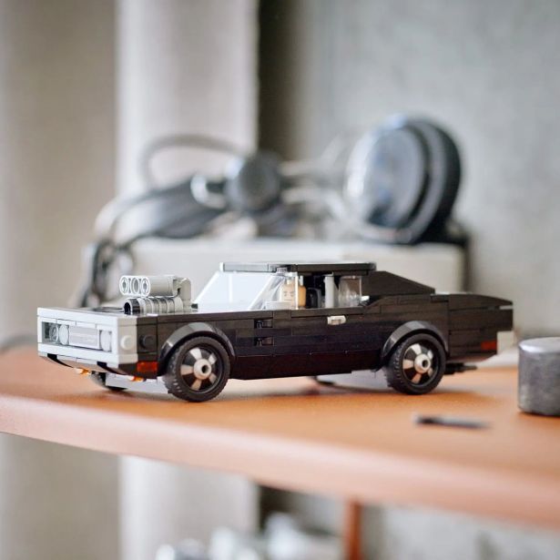 KOCKE LEGO SPEED CHAMPIONS FAST&FUR 1970 DODGE CHARGER