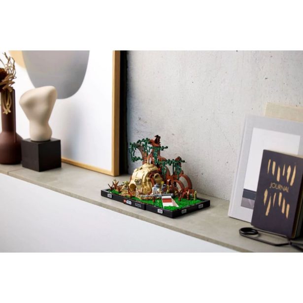 KOCKE LEGO STAR WARS DIORAMA JEDIJEVSKEGA URJENJA75330