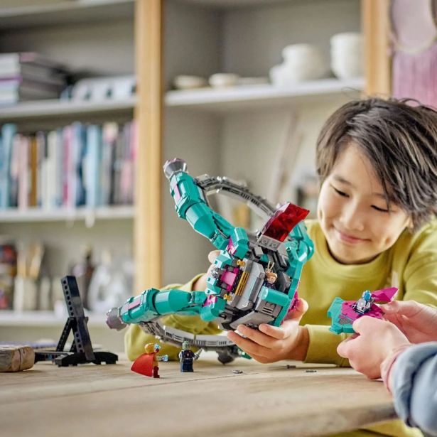 KOCKE LEGO SUPER HEROES LADJA VARUHOV GALAKSIJE 76255