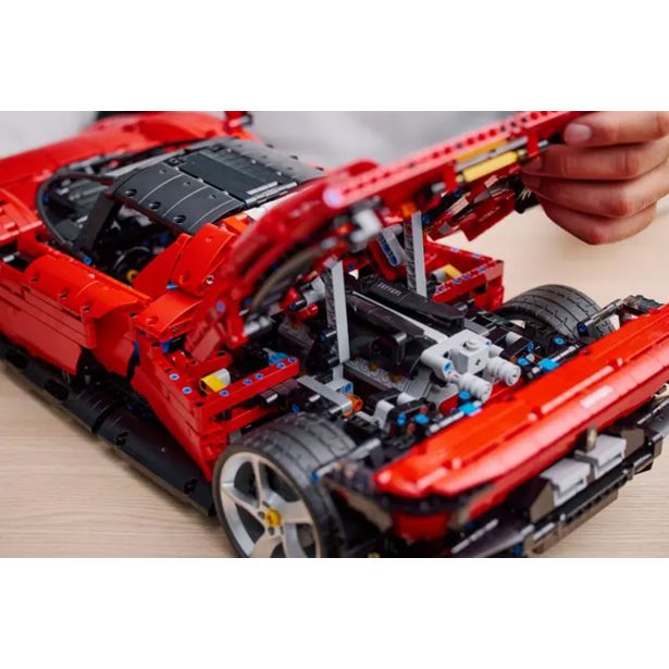 KOCKE LEGO TECHNIC FERRARI DAYTONA SP3 42143