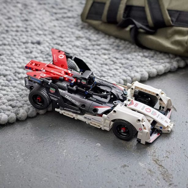 KOCKE LEGO TECHNIC FORMULA E PORSCHE 99X ELECTR 42137