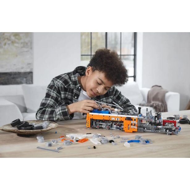 KOCKE LEGO TECHNIC MOČNO VLEČNO VOZILO 42128