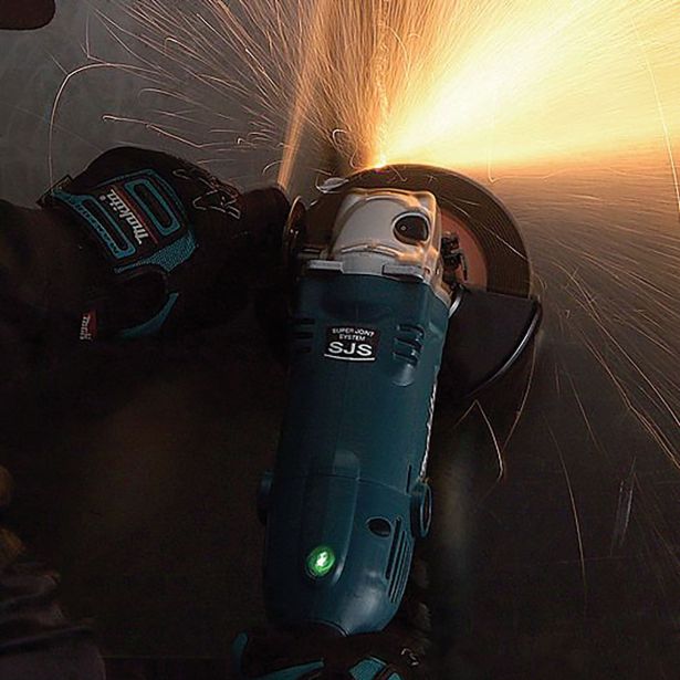 KOTNI BRUSILNIK MAKITA GA6021