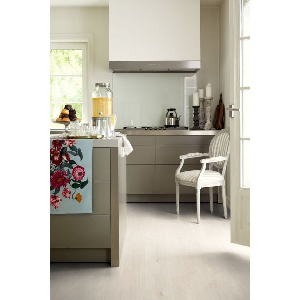 LAMINAT, 7.5MM, 32.RAZRED EGGER HOME CAMDEN HRAST BEL SVETEL