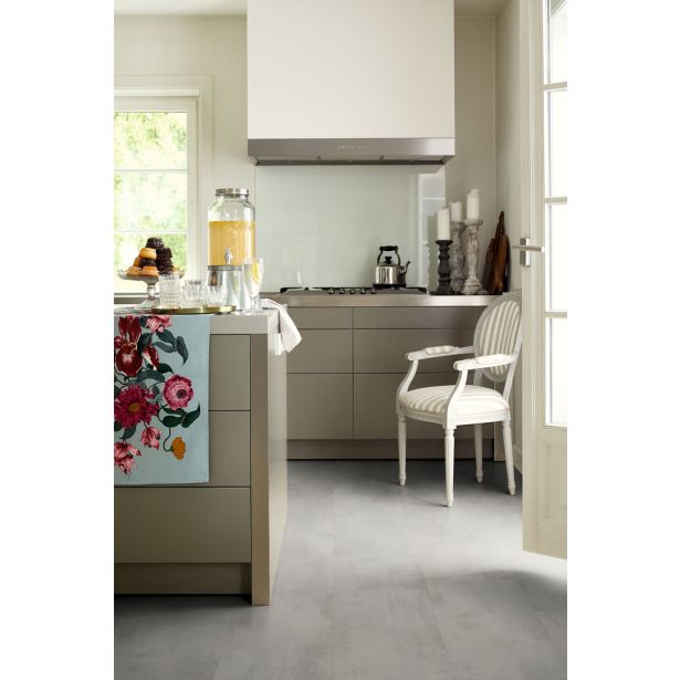 LAMINAT, 7.5MM, 33.RAZRED EGGER HOME CHROMIX SREBRN SREDNJI