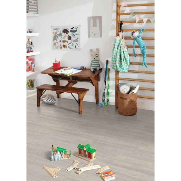 LAMINAT, 7MM, 31. RAZRED EGGER HOME CHARLOTTE HRAST SVETEL SREDNJI