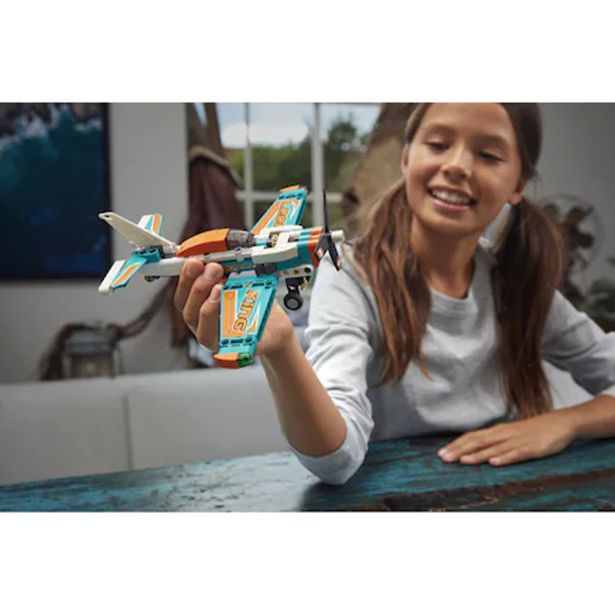 LEGO TECHNIC 42117 TEKMOVALNO LETALO