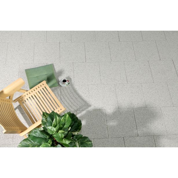 BETONSKA PLOŠČA ZOBEC LUNA PEŠČENO BELA 40X40X3.8 CM