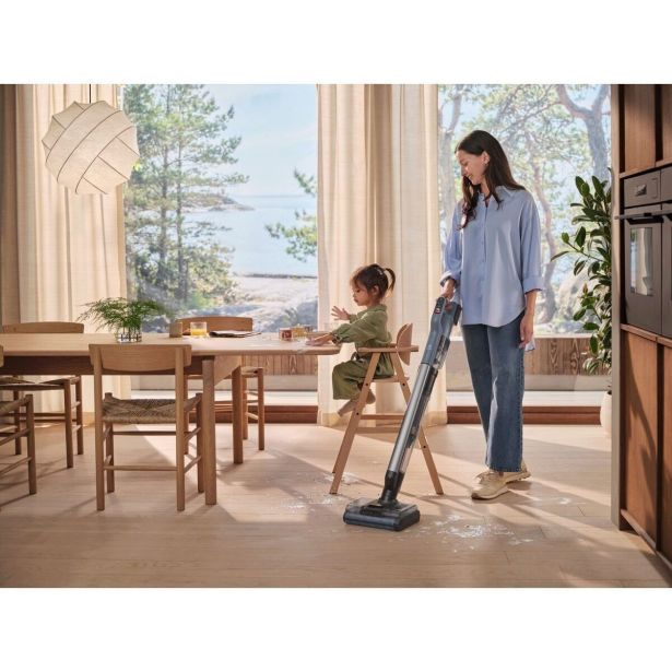 MOKRO-SUHI SESALNIK ELECTROLUX EW82U1DB