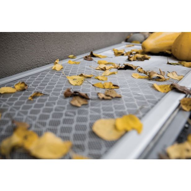 SCHELLENBERG ZAŠČITNA MREŽA ZA SVETLOBNE JAŠKE 60X120 CM S TELESKOPSKIM OKVIRJEM