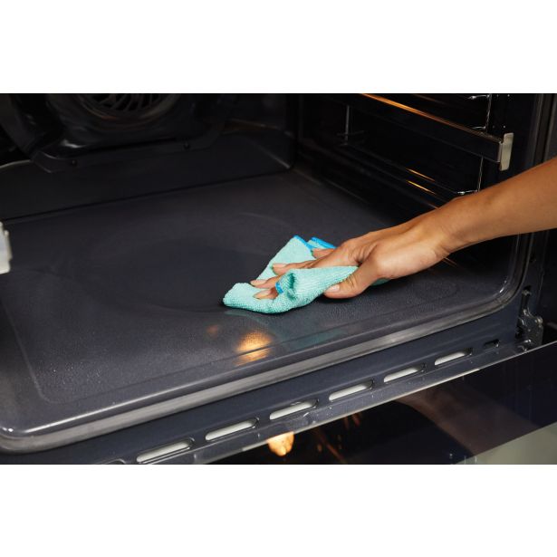 MULTIFUNKCIJSKA PEČICA FCM825XRL