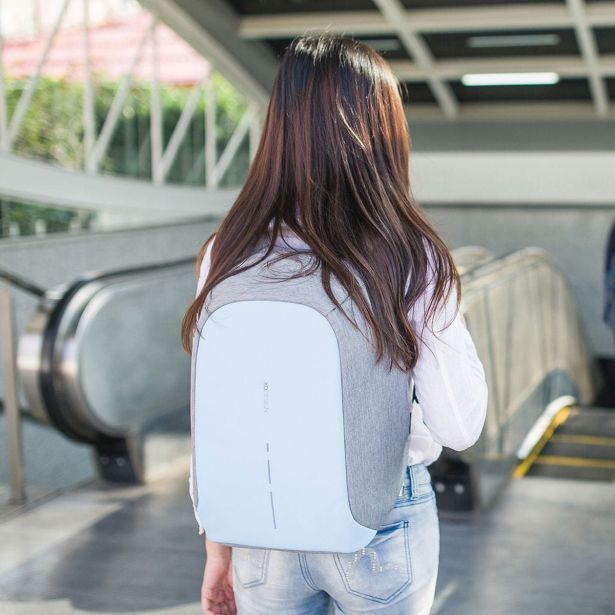 BOBBY COMPACT ANTI-THEFT NAHRBTNIK, MODRA