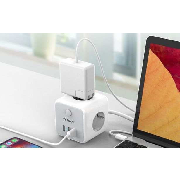 NAMIZNI RAZDELILEC TESSAN 301C 3X VTIČNICA, 2X USB-A, 1X USB-C