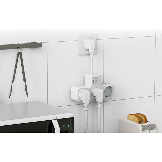 NAMIZNI RAZDELILEC TESSAN 323X-C 3X VTIČNICA, 2X USB-A, 1X USB-C, 15 CM KABEL