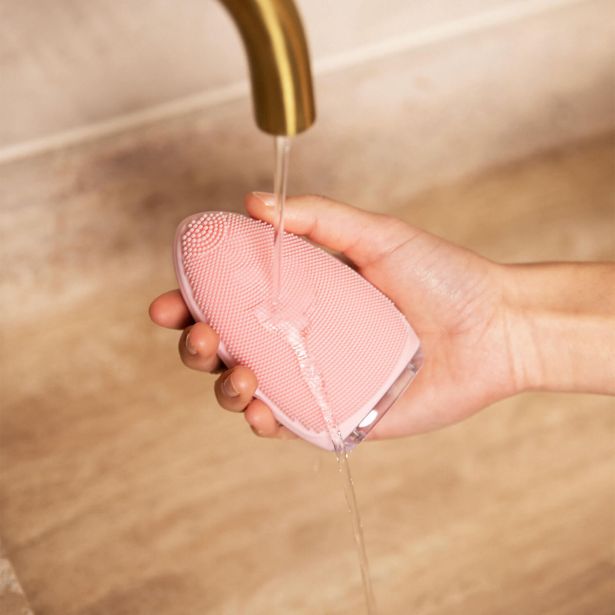 APARAT ZA NEGO TELESA SILK'N ŠČETKA ZA ČIŠČENJE OBRAZA PINK