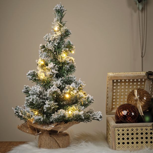 NOVOLETNA JELKA EVERLANDS 45 CM ZASNEŽENA Z LUČKAMI