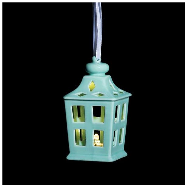 OKRASEK ZA JELKO GLOSSTYLE HIŠICA 11 CM ZELENE BARVE Z LED LUČKO