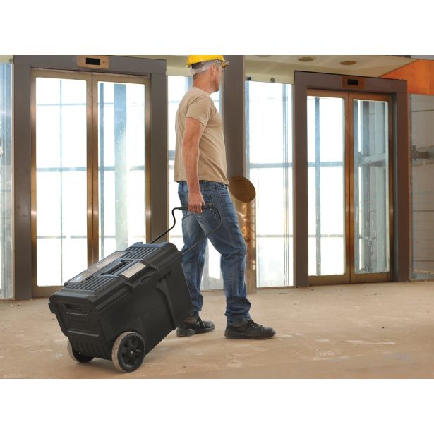 PLASTIČNA KASETA STANLEY 62X38X42 CM S KOLESI IN ROČAJEM