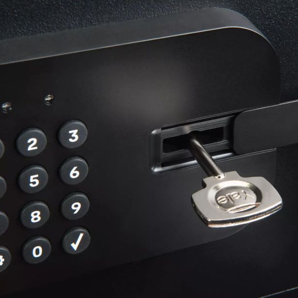 POHIŠTVENI TREZOR YALE PAMETNI SEF