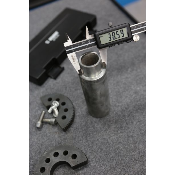 ORODJE PO NAROČILU UNIOR POMIČNO MERILO 0-150 MM ART. 270A DIGITALNO