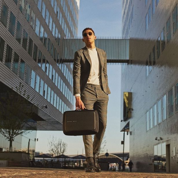 BOBBY BIZZ ANTI-THEFT NAHRBTNIK/POSLOVNI KOVČEK, ČRNA