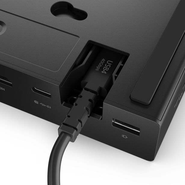 RAČUNALNIŠKI DODATEK LENOVO THINKPAD USB4 SMART DOCK 5500 W/ 135W ADAPTER