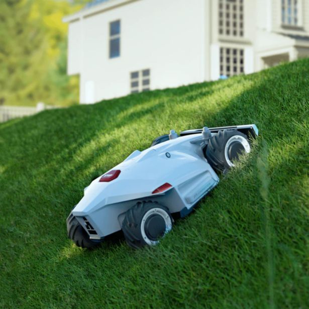 ROBOTSKA KOSILNICA MAMMOTION AWD 3000