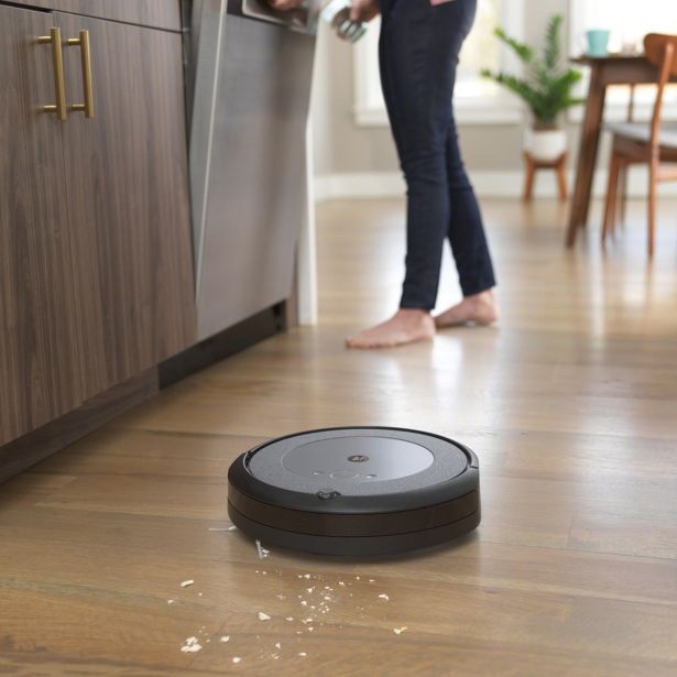 ROBOTSKI SESALNIK IROBOT ROOMBA I3158