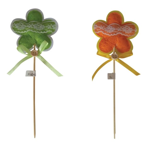 POMLADNA DEKORACIJA GLOSSTYLE ROŽA NA PIKU 35 CM RUMENA ALI ZELENA