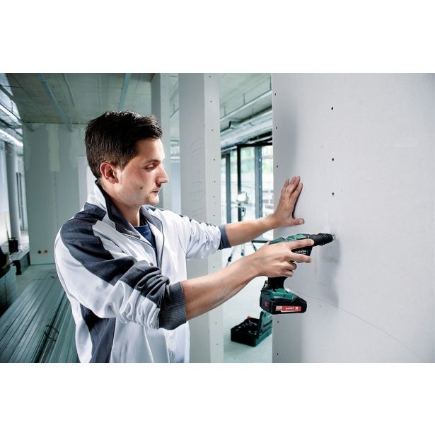 BATERIJSKI VIJAČNIK ZA MAVČNO-KARTONSKE PLOŠČE METABO SE 18 LTX 4000