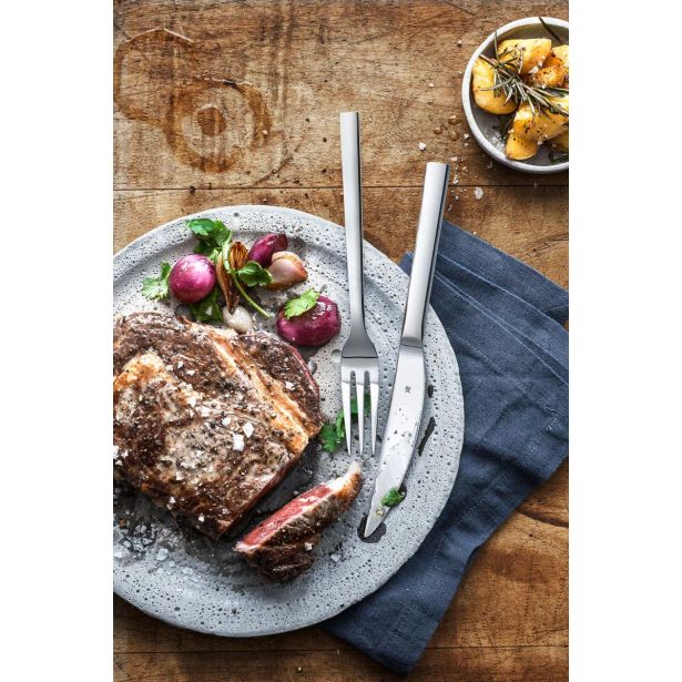SET JEDILNEGA PRIBORA WMF 12 DELNI ZA STEAK V LESENI ŠKATLI