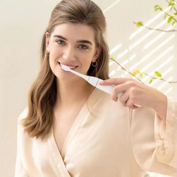 SONICYOU MATTE WHITE ZOBNA ŠČETKA