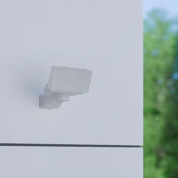 STENSKA VRTNA SVETILKA STEINEL XLED PROTECT 3000K BELA
