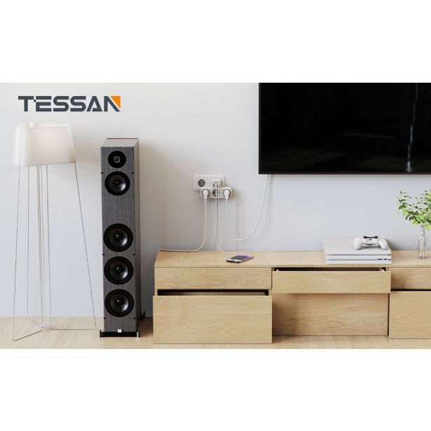 STENSKI ADAPTER TESSAN 323-C Z 3X AC, 2X USB-A IN 1X USB-C