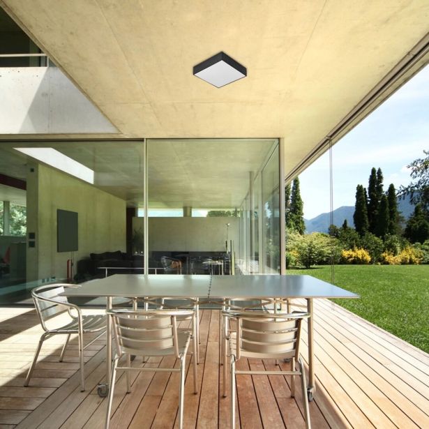 STROPNA VRTNA SVETILKA RABALUX TARTU 18W ČRNA KVADRATNA