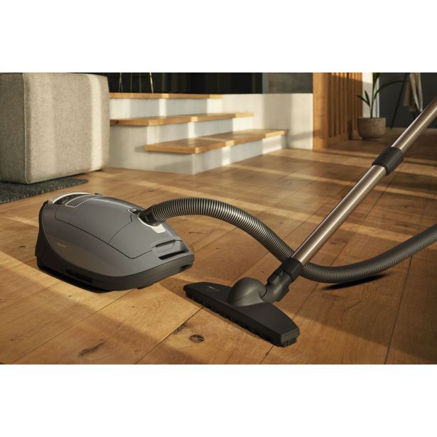 SUHI SESALNIK MIELE COMPLETE C3 125 GALA EDIT POWERLINE, GRAF. SIV