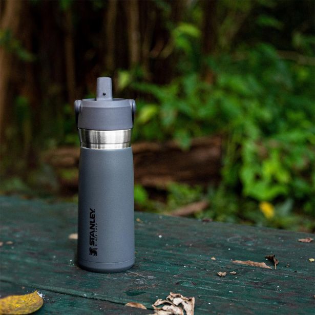 TERMOVKA STANLEY THE ICEFLOW FLIP STRAW 0.65L ČRNA