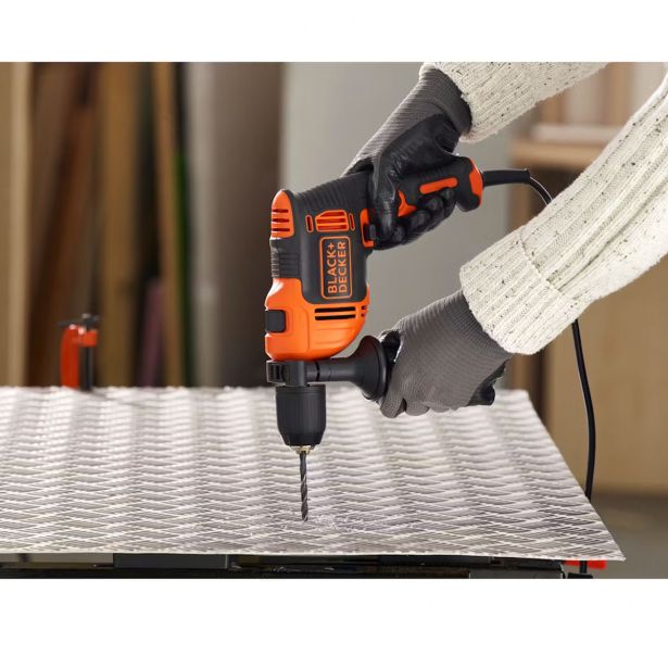 UDARNI VRTALNIK BLACK & DECKER BEH550