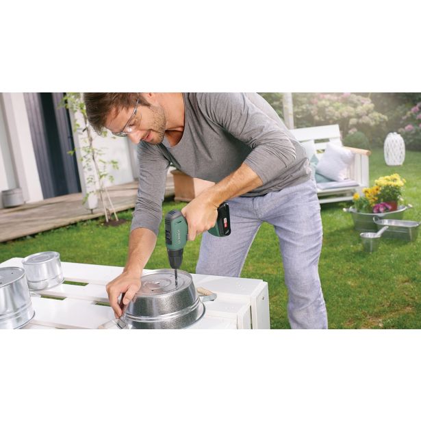 AKUMULATORSKI VRTALNI VIJAČNIK BOSCH UNIVERSALDRILL 18